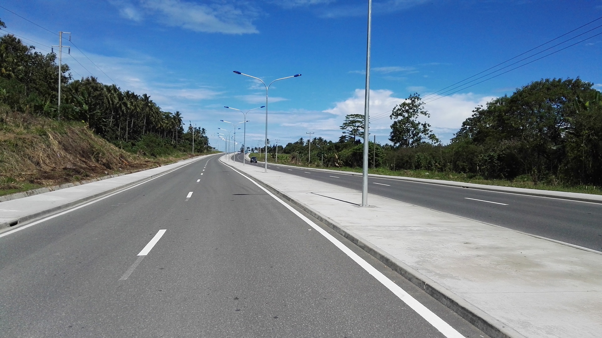4.巴布亚新几内亚莱城一期公路项目.jpg