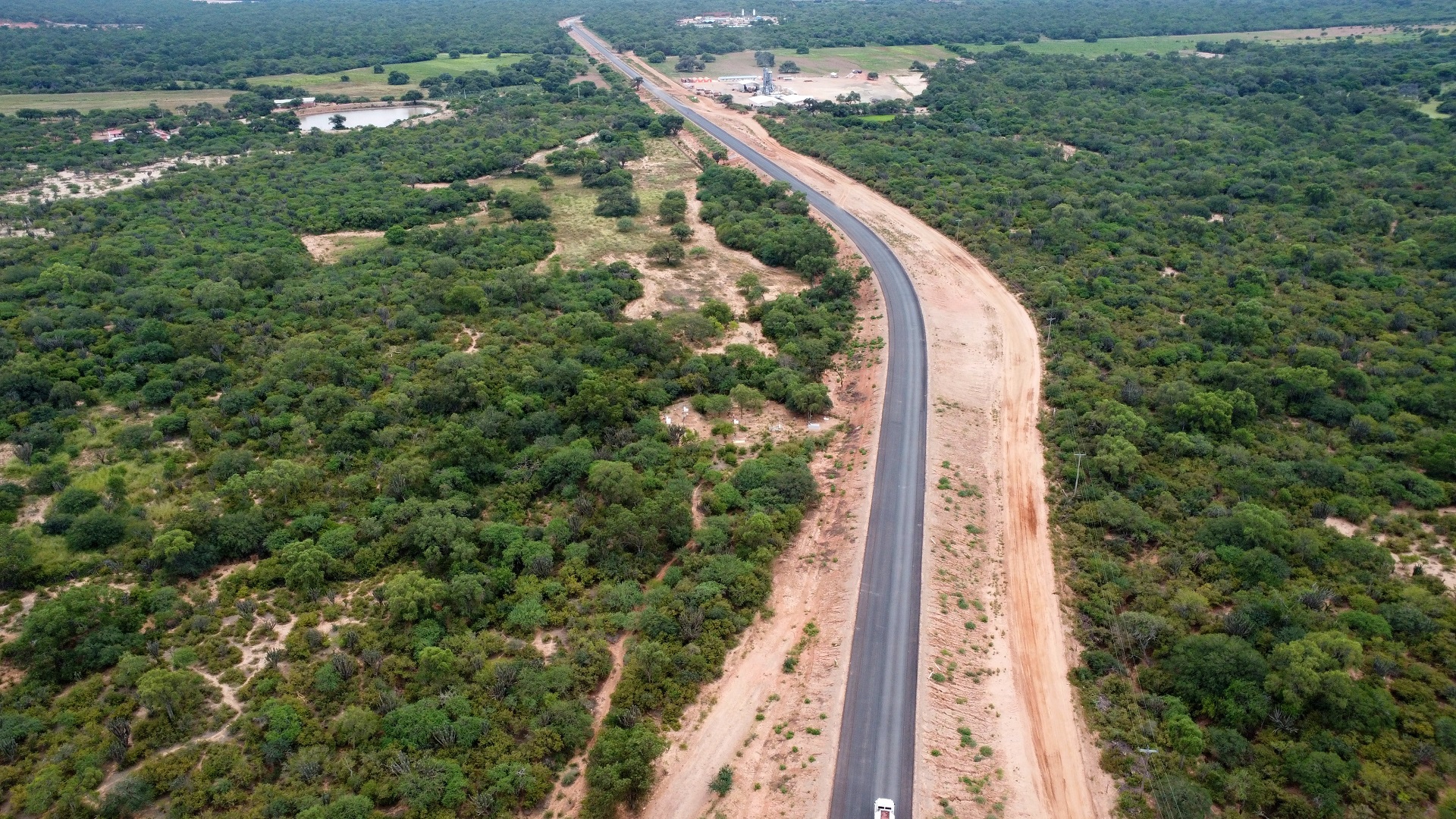 5.玻利维亚埃斯比诺公路项目.jpg