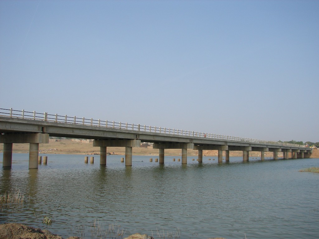 7.尼日利亚吉嘎瓦州卡扎瑞大桥.jpg